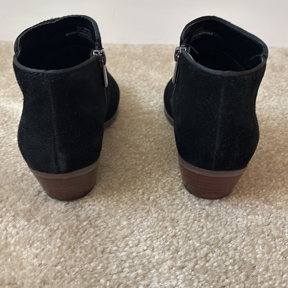 EUC Women’s Black Ankle Bootie Size 6 - Picture 4 of 6